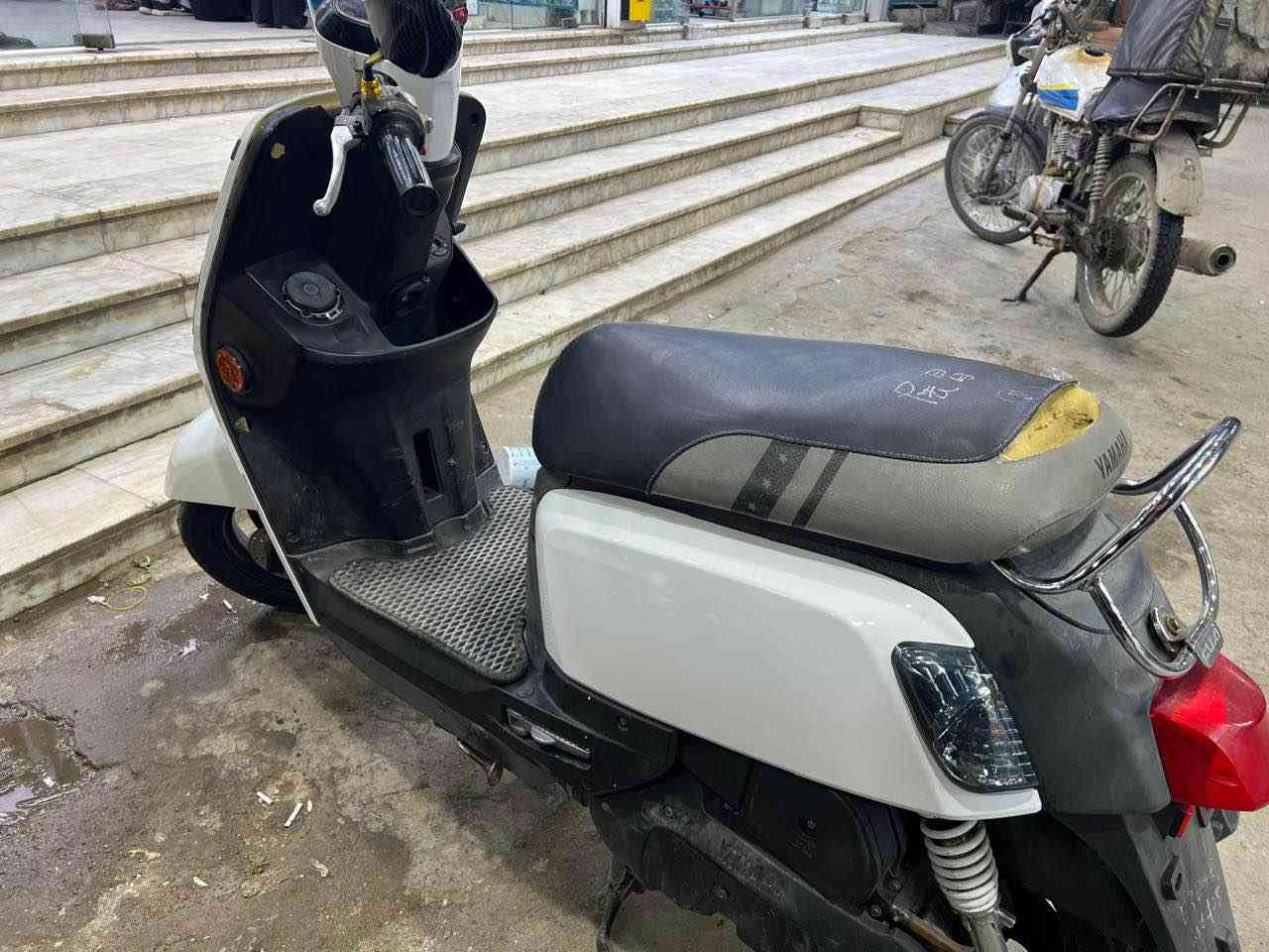 بوليس مسطرة للبيع 
دراجة مال رمبه ماشيه قليل 
رايدها بمليون وبيها مجال بسيط 
(مكلف بالنشر)..
موقعي الناصريه مركز ناصرية, ذي قار


**إذا كنت صاحب هذا الإعلان وتريد حذفه لأي سبب، رجاءا أرسل رسالة إلى الدعم الفني**