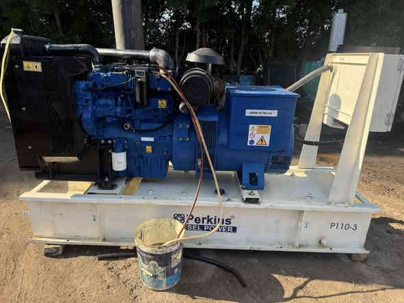 معرض مولد للبيع بيركز نكليزي اصلي ٤ بستم سوبر انتر كلر ١٠٠ كيفي ابلادي لأصرف ولا بخار تشغيل جهاز برودكشن اتو نضام حمايه كامل عنوان بغداد رقم الهاتف ***********
