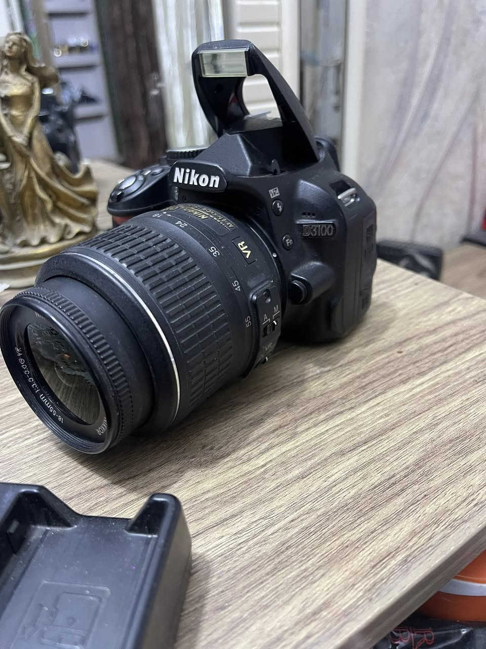 سلام عليكم كامره نيكون لبيع 3100D لكامره حلوه مال مبتدئين فيديو ساعة تصوير سعر 350 وبيها مجال بسيط ***********
