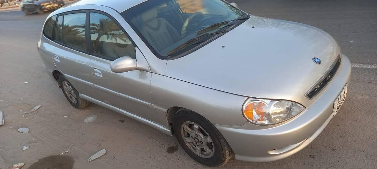 السلام عليكم
كيا ريو موديل ٢٠٠٠ 
السيارة خير من الله جاهزة ومتعوب عليها ادامه كامله للمحرك والكهربائيات 
سنوية بأسمي وهزة بعدها مساقطة 
للتواصل واتساب ***********
