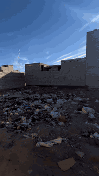 السلام عليكم قطعه ١٠٠ متر مربعه واجه ١٠ او نزال ١٠ 
طابو زراعي سند ٢٥ 
العنوان قرب مدينه الزائرين شارع المختار او العكد تبعد عن الامام الحسين٥دقايق بسياره وبسعر مناسب 
الاستفسار ***********
