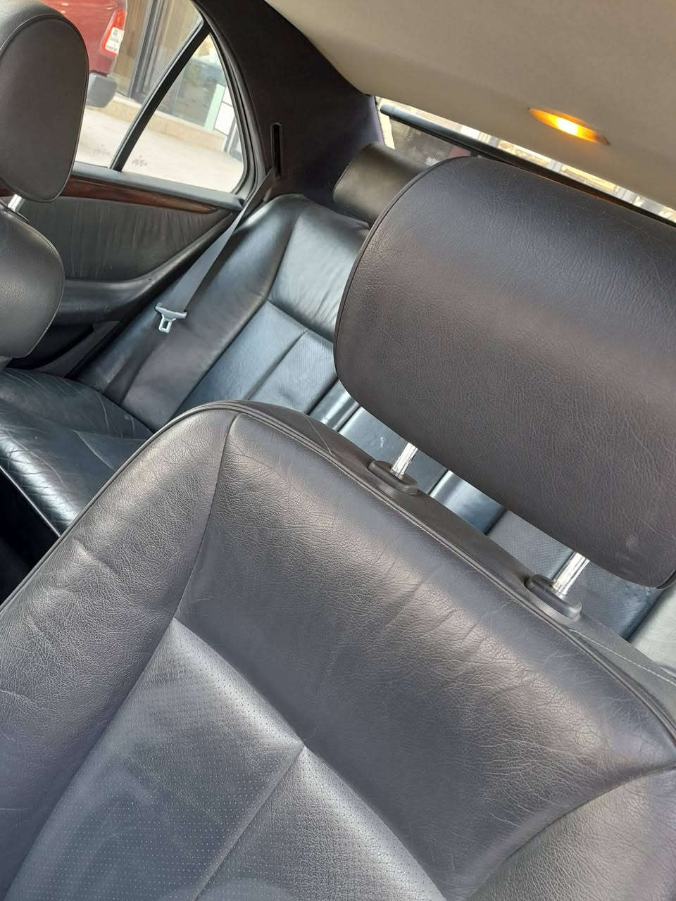 موديل ١٩٩٦ سياره جاهزه محرك ٣٢٠ عدل  نقصها السلايد والبرده الخلفيه  السعر ٩٠ ورقه  الاتصال على رقم *********** سرمد السياره صبغ عام بدون حادث
