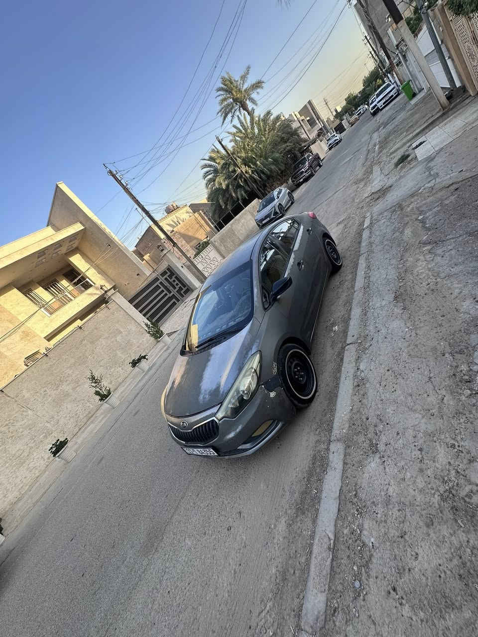 السلام عليكم            🫡 
‭0773 404 0519‬
السعر     (    90$  ) بيها مجال بسيط 
سيراتو (2016) خليجي لا ضربه ولا صبغ بيها طخه بلباب سياره بيها جرادات كير مكينه 1600خير من الله واقتصاديه منضومه تبريد جديده صدر امامي خلفي جديد تخم تاير جديد ادامه كامله مسويلها نوزلات بلاكات عبوه بانزين مجاول سياره شغل وروح وين ميعجبك وبلعافيه علياخذها  مكان السياره بغداد الغدير
