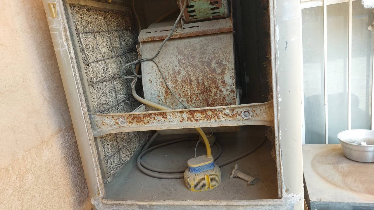 مبردة ثنين ونص امريكي مع قاعدة
ابليت مغلون 
ماطور اصلي سرعتين
واتر بم غطاس
شغالة 100% ماتحتاج اي شي 
السعر : ١٢٥ 
التواصل عبر الرقم  : ***********

