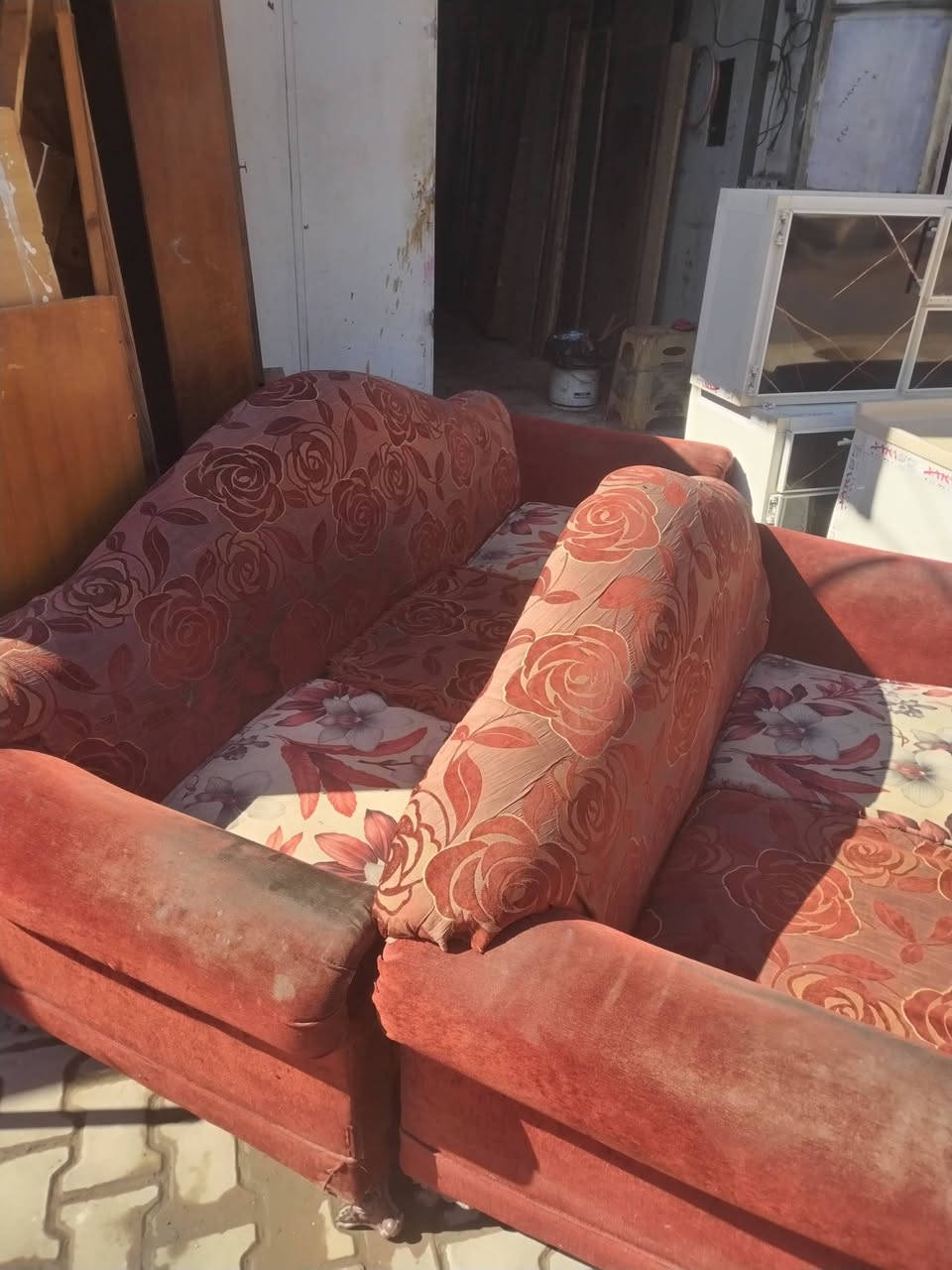 السلام عليكم
قنفات عدد ٢ 
٥ مقاعد
السعر ٣٥
المكان الكريعات مقابل مطعم البلام العائلي
موبايل ***********
لانرد على التعليقات فقط الاتصال
