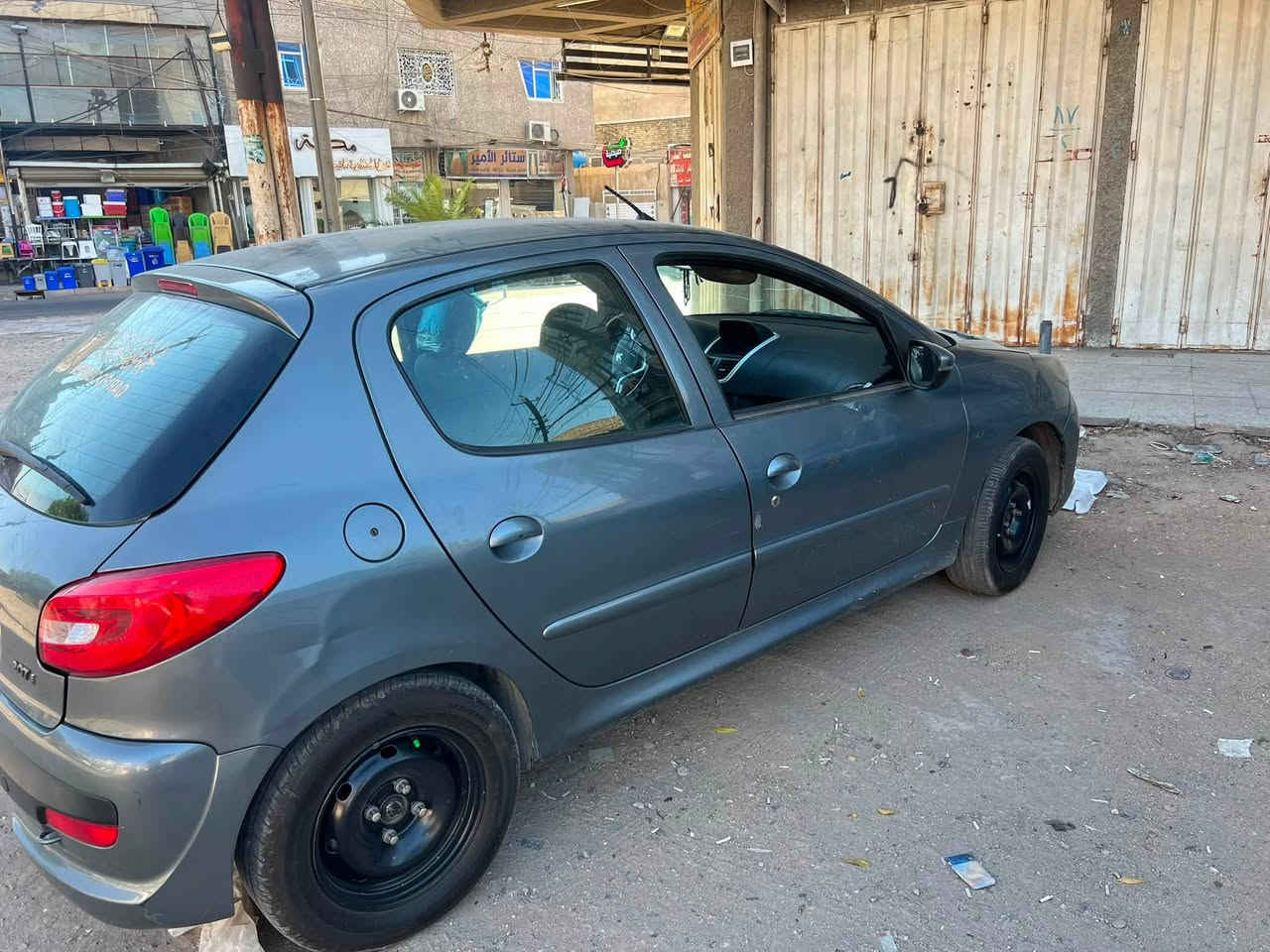 السلام عليكم بيجو ٢٠٧ موديل ٢٠١٨
رقمها بغداد انكليزي كاملة باسمي بيها تخم ويل جديد وتخم تاير جديد وباتري جديد تبريد شغال ومحرك وكير مكفولات بيها طخات ع بارد بدون كص او تبديل 
السيارة حلوة وناعمة ماشية 119 ونقصها مازدة ومراية وشوية ترتيبات مكانها بغداد المشتل سعرها قفل من الاخير ٥٣ ورقة 
***********
