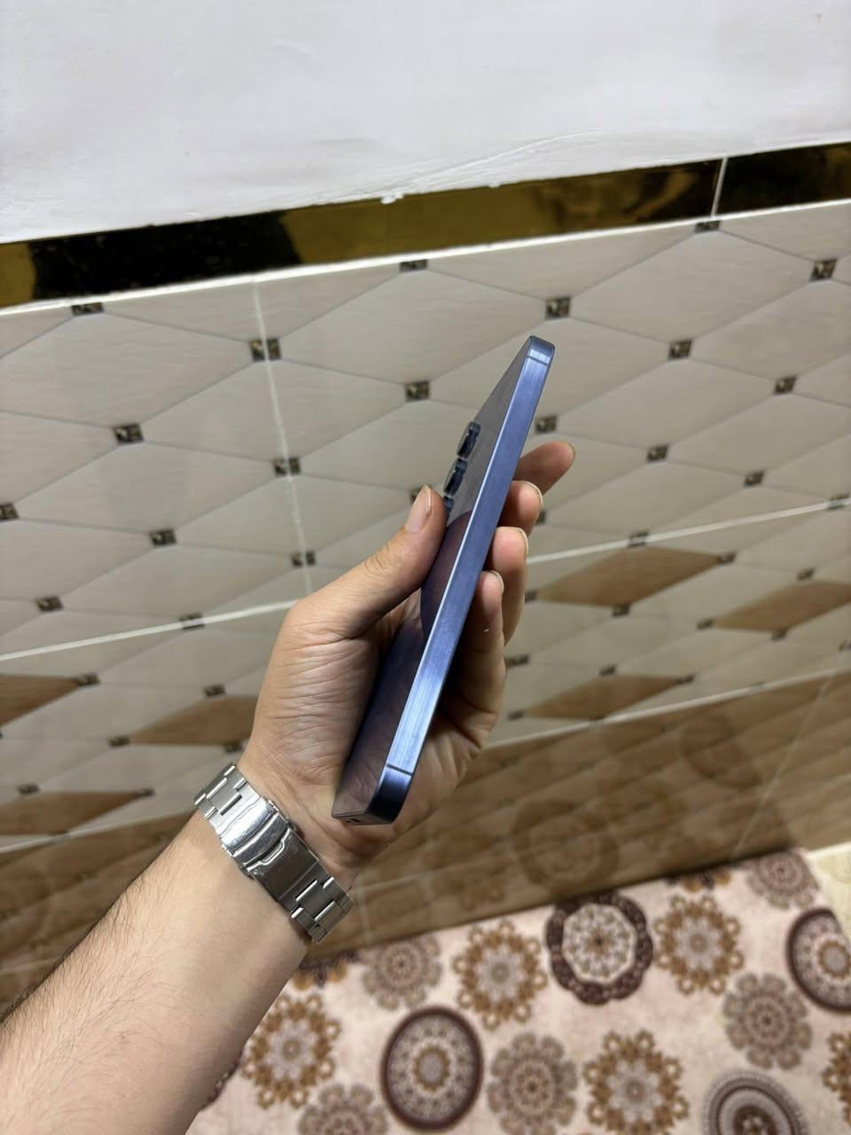Samsung a55 5G
جهاز نضيف خالي من أي عدر 
رام ٨ 
ذاكره ٢٥٦ 
موجود جهاز فقط 
السعر ٣٥٥ ألف 
***********
