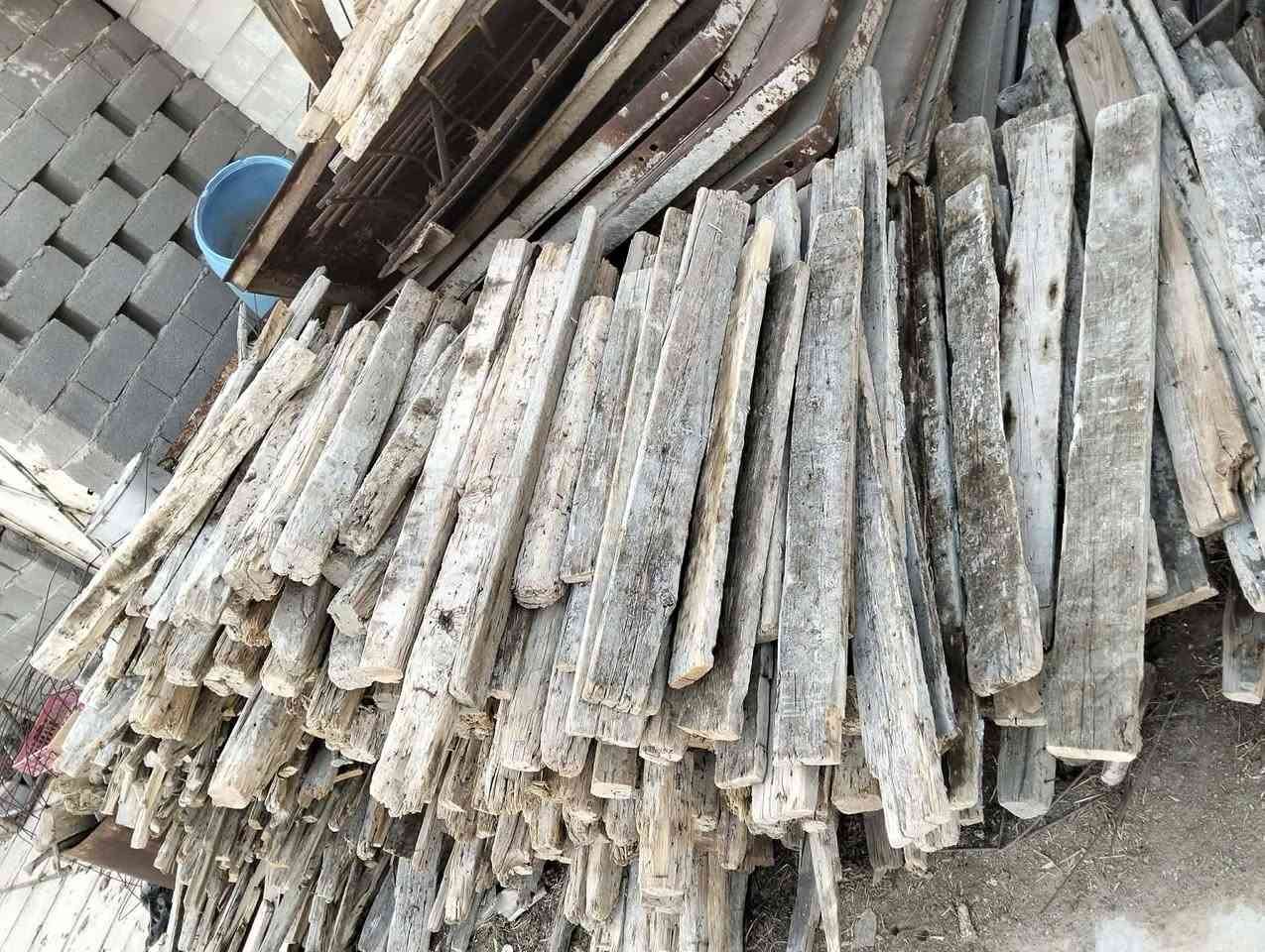 قالب خشب يدك ١٧٠ َََ
متر  َمع جكات للاستفسار ***********
