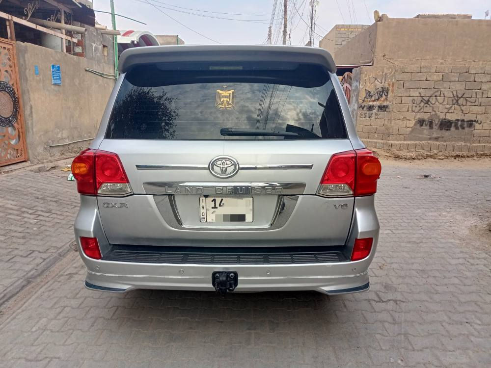 السلام عليكم 
العنوان البصرة
الرقم مميز انكليزي 
مكينة كير كفالة 
بيها ملاحظات بسيطة 
مكينة4000-V6 فول مواصفات فتحة دواخل بيجي وقرميدي شاشة حساسات لايتات كله زنون اصلي مري قلاب
جاهزة مابيها اي نقص.
لطفآ فقط الشراي يتصل
***********
*********** البصرة, العراق
