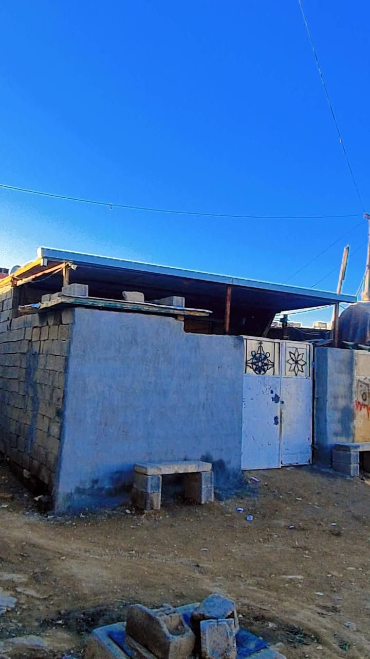 سلام عليكم من رخصت الادمن البيت البيع المساحه ١٠٠ متر العنوان الحسينيه مال الرشديه منطقه المخابرات يم مدرسه الرياض البيت تجاوز الاستفسار على الرقم ***********
