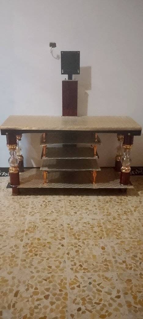 السلام عليكم غراض منزل للبيع 
ساعة حجم كبير سعرها 15 وبيها مجال 
ميز مال بلازما جديد سعرو 30 وبي مجال 
الشراي يتفضل خاص اخوتي 
رقم الهاتف ***********
