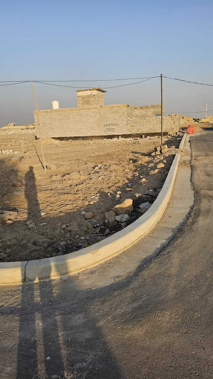 .قطعه 200م +400م  زراعي للبيع مكانها منطقه اعباده كامله من الخدمات ماء مجاري تبليط جديد   
  ***********
