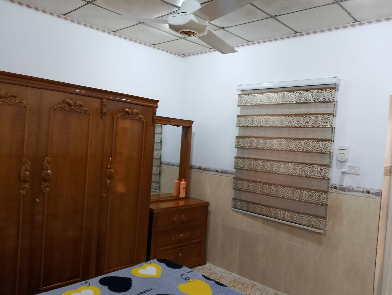 بيت ملك  للبيع طابقين  مساحه 100متر
الطابق الاول غرفتين 
ومطبخ وصحيات والطابق الثاني غرفتين 
الموقع حي الابار مقابل ثانوية ام سلمه للبنات وابتدائية حمزه 
السعر 87 وبيها مجال الرقم ***********
