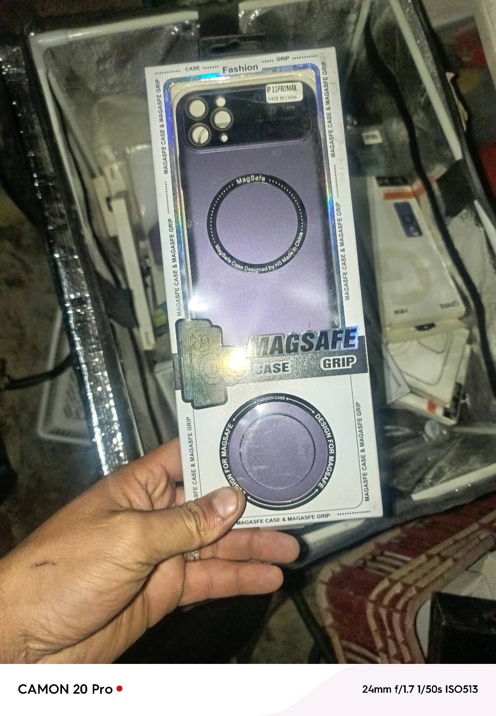 حافظات كمية وكيبلات وشواحن مال أيفون وكراتين فارغة مال أيفونات 
بيع شلع أو قطع أقل بيع 50قطعه وفوگ
العنوان الشعب سبع قصور 