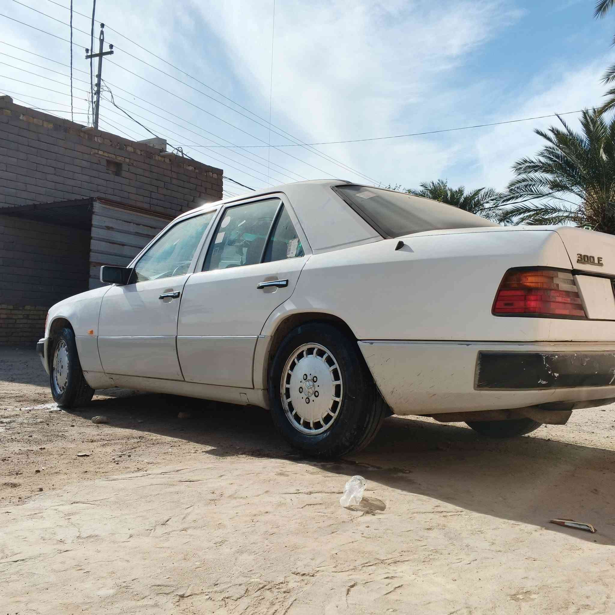 مرسيدس دب
السلام عليكم ورحمة الله 
مرسيدس دب للبيع
حداديه 95٪ موديل 88
مشروع وطني السياره نعمه من الله
مكينه2ونص
السعر 65وبيه مجال قليل 
مكان ناصريه سوق الشيوخ العكيكه 
للتواصل هاتف/***********
