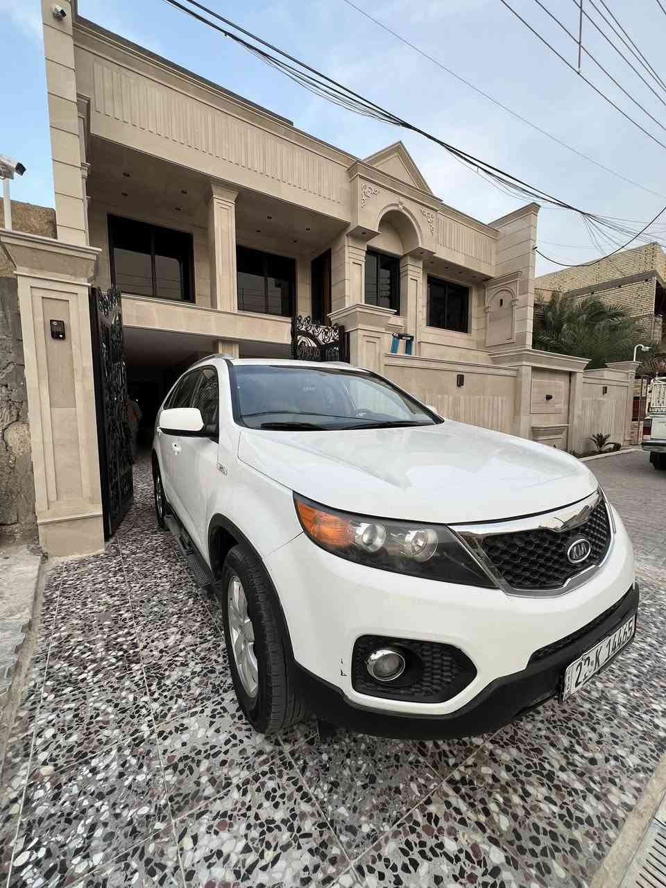 سورنتو للبيع
موديل 2011
محرك 4 سلندر 
مكينة 2.4 لتر 
تدفئة تبريد
السعر 135$ 
السيارة مكفولة 
للتواصل:***********
