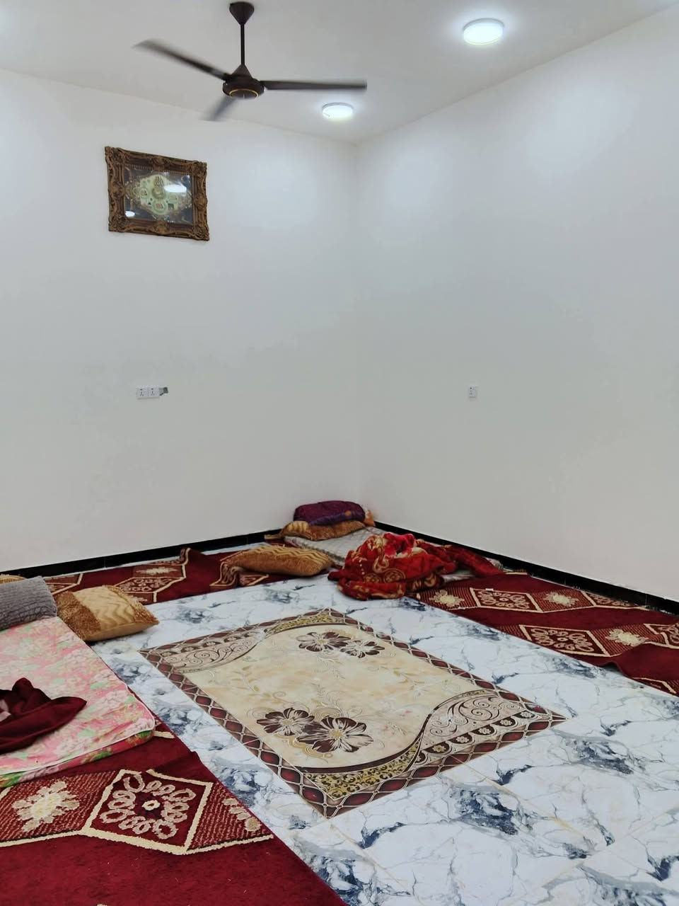 يالله
اللهم صل على محمد وال محمد
مكتب الكرار للعقار والمقاولات يقدم لكم فقط المميز والاصلي بحيث مايتعب المشتري 
بيت وشقه للبيع 
بيت طابقين جديد بناء حديث 25 طابوق كونكريت مساحة 200
الطابق الارضي غرفتين وهول وكلدور ومطبخ وديوانيه 
الطابق الثاني معزول باب لوحده شقه تحتوي على غرفتين وهول ومطبخ حار وبارد وصحيات يعني اللي ابالك مضبوط
عنوانه خنيطله على الصبابه الجديد بالحولي اذا تريد السعر وبعد تفاصيل راسلني على الصفحه لو واتساب *********** واحنا بخدمتكم
عنوان المكتب خنيطله شارع الكراج للعلم البيت زراعي سند يعني مشمول بالتطويب وشكرا @إشارة
