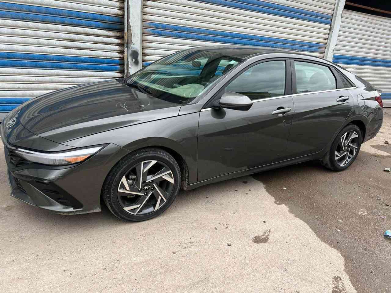 سلام عليكم 
الانتره 2024 
حره بدون رقم  فول مواصفات 
حادث جاملغ خلفي فقط ما واصل الصندوق 
السعر ١٣٨ وبيها مجال قليل للاستفسار *********** Singapore
