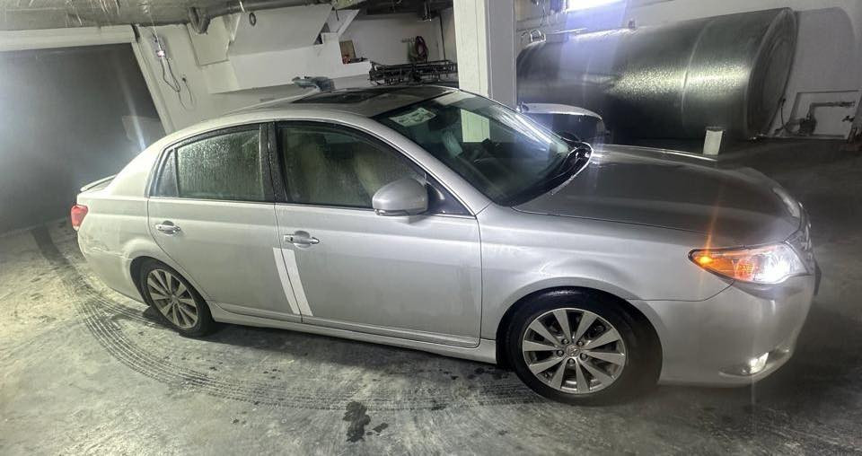 بۆفرۆشتن. للبیع 🩶

تۆیۆتا ئەڤەلۆن  مۆدیل ٢٠١١ ئەمریکی فول فول 

١٠ ورقە غەرامەی تیدایە. دوای معامەلە بۆ دەگیرمەوە 

سەیارەکە یەک دینار مەسرەفی تیانیە 

تانها سێ پارچەی پێشەوە ی پێوەیە بێ ناوگرتن
 کراوا بە پارچە ڕەش یەک 

مەکینەی ٢٠١١ خەلیجی سفری لە سەرە 
 سەیارە هی مالی خۆمە

سەنەوی  تا ٢٠٢٩ تازەیە

سعر /في التعليق يتم الرد فورا على المسنجر ✍🏻

نرخ/ لە کۆمێنت بنوسە یەکسەر وەڵام دەدەیتەوە 📮

ژمارەی خاوەن سەیارە / ***********☎️

واتساب (***********)
