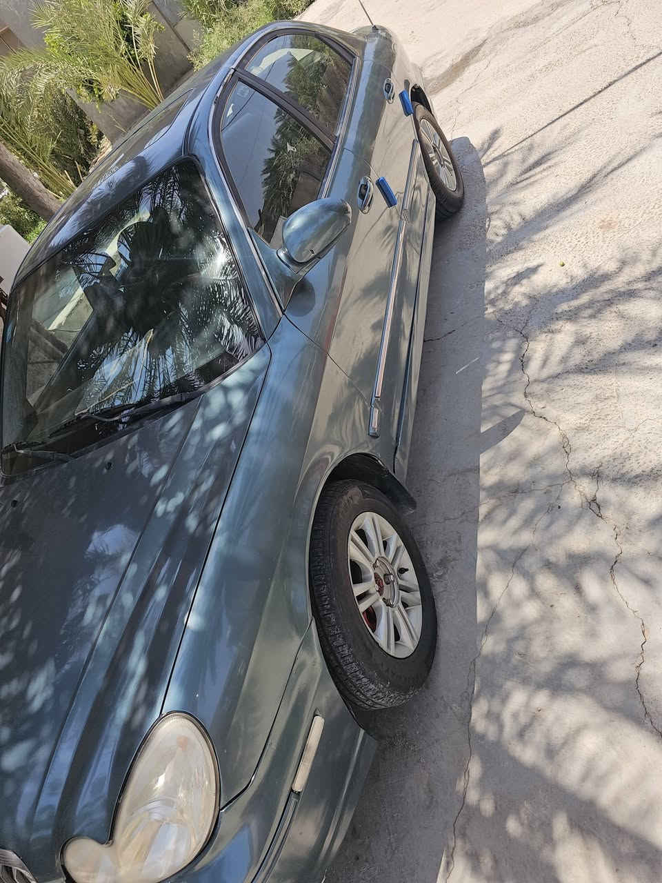 سوناتا وفود ٢٠٠٥ وارد  امريكي حادثها خلفي
شواصي ولغود مكفولة 
مصبوغة عام
كير ومكينة خير من الله 
فتحة سقف شغالة طكتين 
غرفتها جديدة لووك 
مكينة ٢٧٠٠ ورقمها بغداد باسمي 
معروضة ب ٦٠ 
***********
