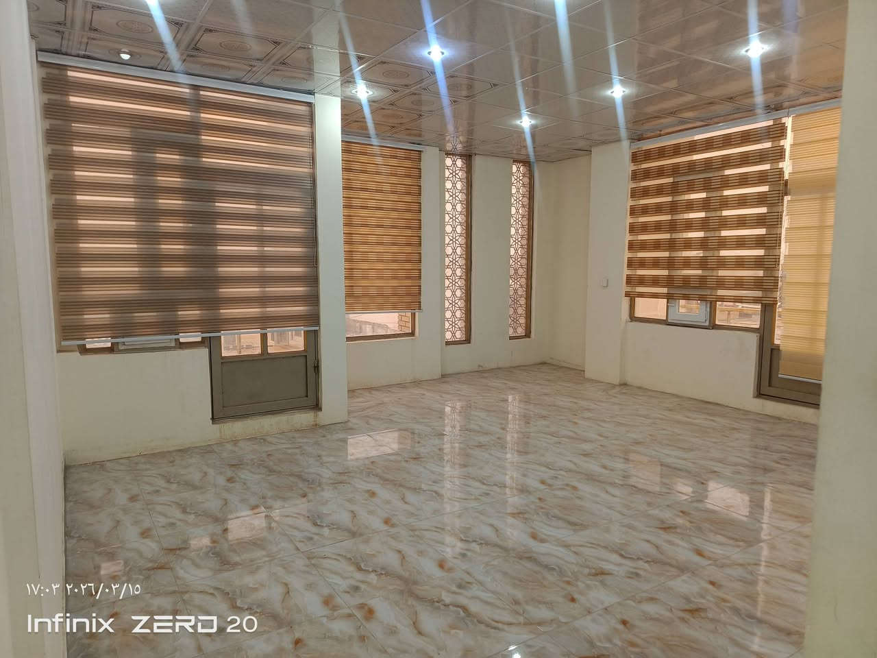 قاعة طابق ثالث للإيجار 
( 3 غرف وصالة كبيرة ومطبخ وحمام).
الاجبيرية الأولى عمارة الأندلس مجاور شركة النسق للاتصالات 
ه‍/***********
