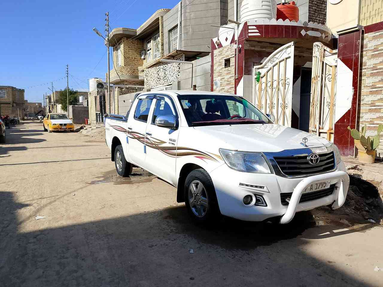 سلام عليكم للبيع تيوتا هايلوكس مديل 2015 سياره مكفوله ماعده الجاملغ الكدام مال العبري مبدل مالت كصه ابيض مامصبوغ مفتوح بس من البراغي سياره ماشيه 130 تخم تاير تبريد تدفه شغالات ورقم انكليزي ذي قار بسمي مداور ثاني يوم مكان السياره ذي قار الشطره السعر 220 وبيه مجال للستفسار ***********
