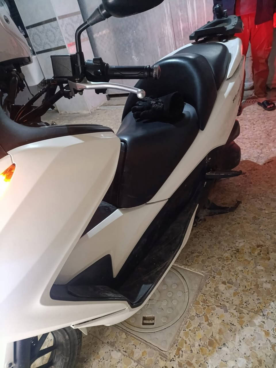 السلام عليكم دراجه هوندا فورزا 12 0
البيع أو مراوس سيبي فور 
دراجه نضيفه كلش بعد احله من صور
كله شغاله ماعيزه ألف 
تواصل ***********
