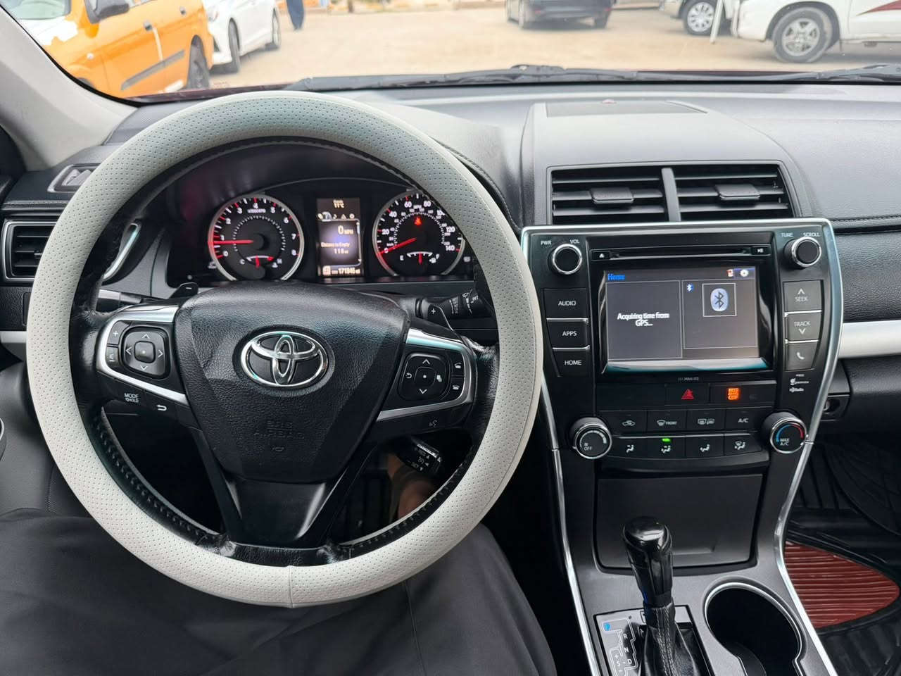 السلام عليكم 
كامري 2016 
SE فول 
فتحة 
كشنات جلد 
شفتات ستيرن 
ماشيه 172 
ضررها جاملغ خلفي وباب خلفي 
بدون ايرباك ودواخل 
سياره جدا جديده
سعرها 155 
*********** 
***********
ملاحضه بيها كتاب تضليل
