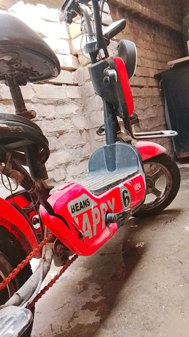 دراجة شحن😎

حجم14 

دراجة نضيفة💯

نقص بس4بطاريات حجم صغير