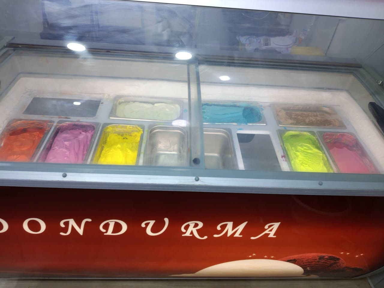 السلام عليكم شباب عارضه تركيه نظافته 90% تحوي على خزان كبير مكاني بغداد حي جهاد هاتف *********** وات ساب
