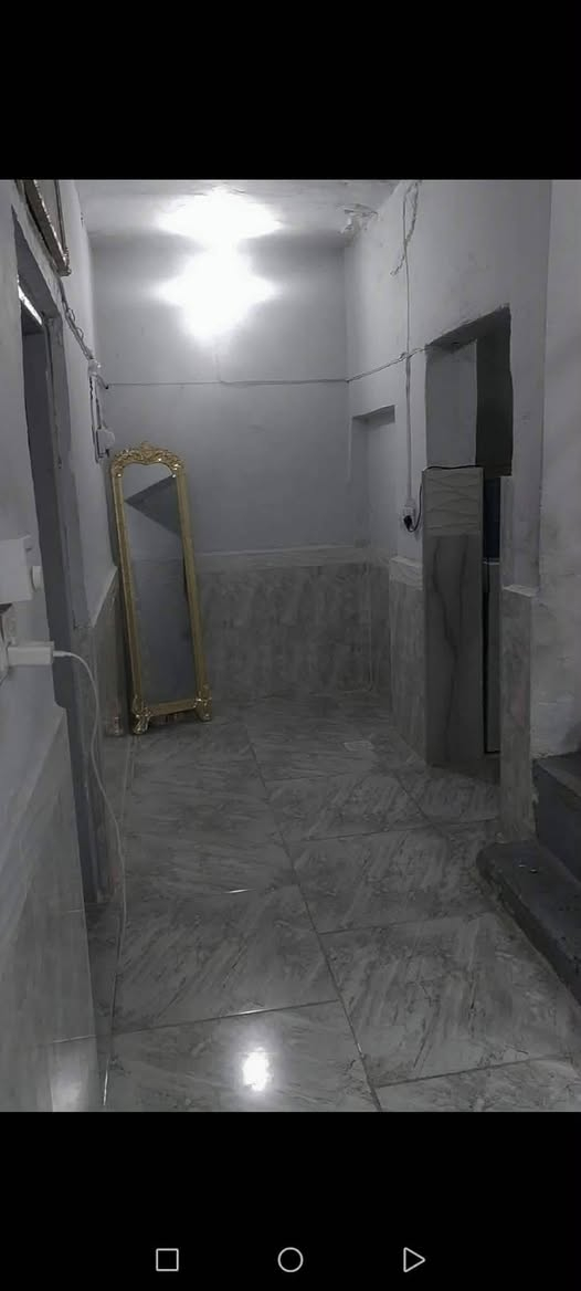 بيت للبيع مساحته 90 متر 
سادين القدس خلف مدرسه المعرفه 
صاله وغرفه ومطبح وحمامات ثنين
 وغرفه فوك
 نضيف ستونا مرمينه كله بورسلين وسيراميك
ب90 وبي مجال بسيط
@إشارة


**إذا كنت صاحب هذا الإعلان وتريد حذفه لأي سبب، رجاءا أرسل رسالة إلى الدعم الفني**