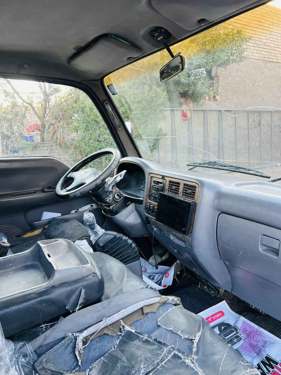 سلام عليكم فنتيره موديل 2000 سياره بلاديه بس الهلالات معمرات بسمنه مكان السياره   بغداد60 وبيه مجال قليل رقم الهاتف ***********
