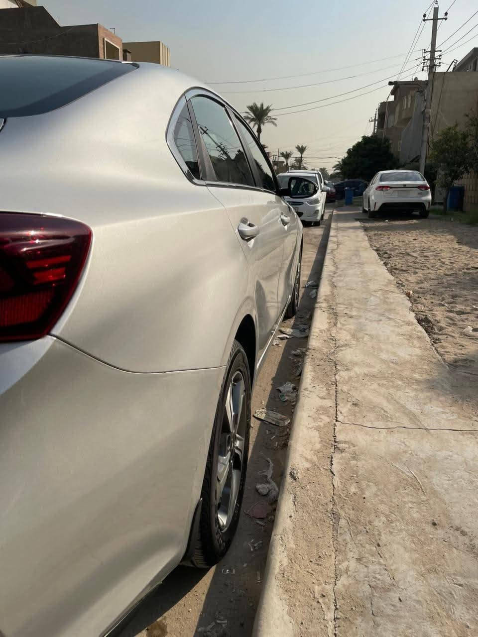 🚗 للبيع كيا سيراتو 2020 🚗
✅ موديل 2020 رقم بغداد الدولي هزه جديده 
✅ مكفولة فقط تبديل دعاميه خلفيه
✅ بحالة الوكالة
✅ ماشية 57 ألف كم فقط
✅ دواخل بيجي
✅ فتحة سقف
✅ نظيفة جداً ولا تحتاج أي مصروف
✅ استخدام شخصي
✅️ العنوان السماوه قضاء الخضر السعر 155 
للاستفسار: 📞 *********** 
                      ***********
