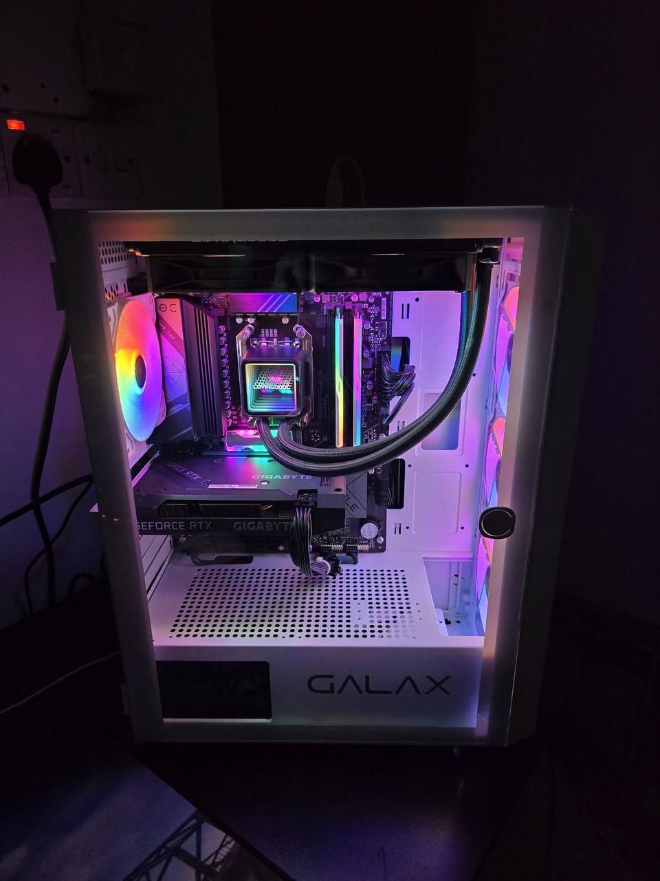 سلام عليكم حبايب
هاي الحلوه للبيع
السعر(1400)
Ryzen 5 7600x 
Rtx 3060 Gigabyte 12gb
Gigabyte b650 egale ax wifi
G.skill ripjaws 32gb ddr5 6000mhz (16×2)
M.2 xpg rgb 500gb
Xigmatek 650W+80
Lovingcool 240mm 
Galax Revolution 05


**إذا كنت صاحب هذا الإعلان وتريد حذفه لأي سبب، رجاءا أرسل رسالة إلى الدعم الفني**