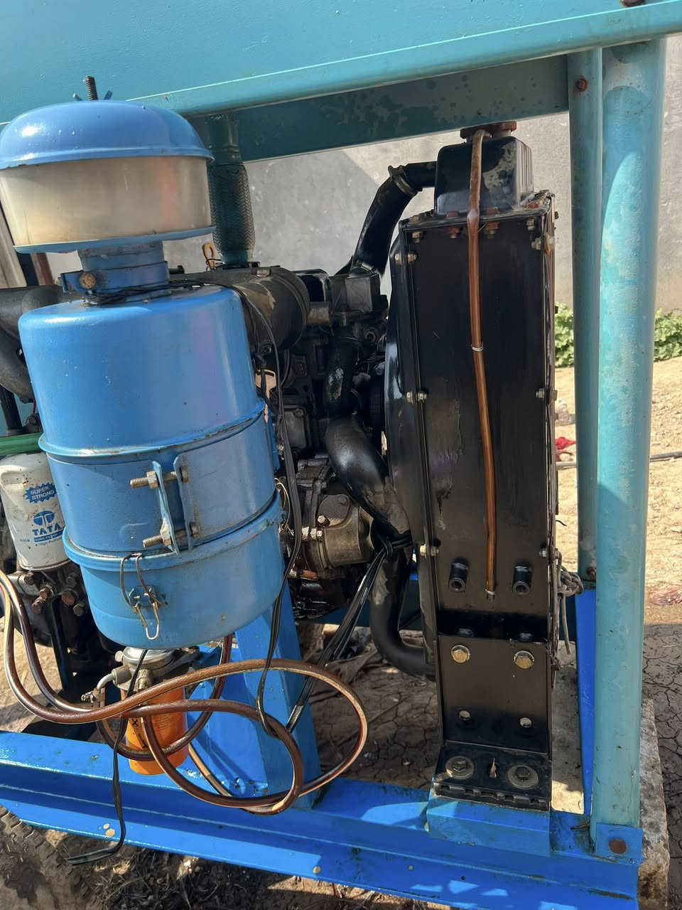 السلام عليكم يوجد مولد لبيع  نضيف اسعر تلاثة مليون واتلثمية***********
