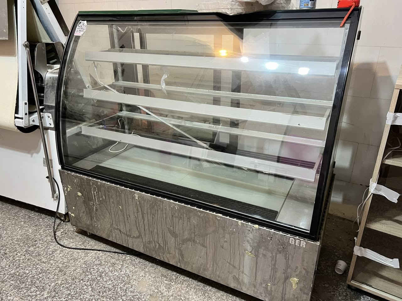 ٤ عارضات حلويات مستعمله للبيع 
ماركة اوكور  شغالات بدون عطل 

وحده قياس ١٢٠ منضدي
٢ قياس ١٩٥ كبير
 وحده قياس مترين قوالب كيك 

***********
مكاني كربلاء الاسعار واتس اب
