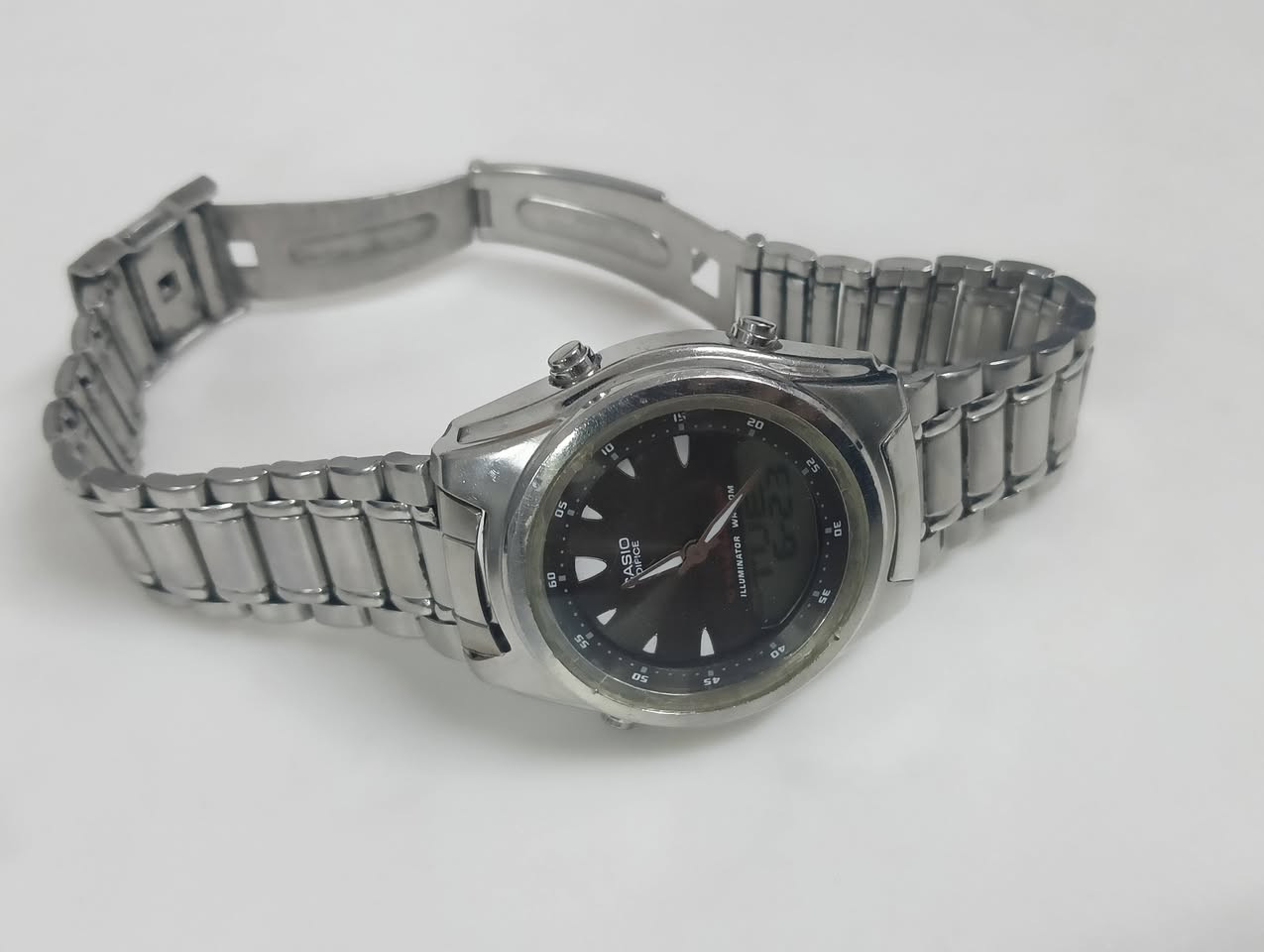 Casio Edifice Watch ⌚ 
ساعة كاسيو اصلية
لكل شخص بيقدّر الأصالة والمتانة، ساعة Casio Edifice (Model EFA-120D-1AV) بتجمع بين التصميم الرياضي القوي والأناقة الكلاسيكية. ساعة بتتحمل معك كل الظروف وتعيش معك العمر
🦾هيكل ستيل قوي •
💧 مقاومة للماء •
💡إضاءة خلفية واضحة جداً في الظلام Illuminator •

للطلب أو الاستفسار عن السعر، ابعتولنا رسالة على الخاص📥


**إذا كنت صاحب هذا الإعلان وتريد حذفه لأي سبب، رجاءا أرسل رسالة إلى الدعم الفني**