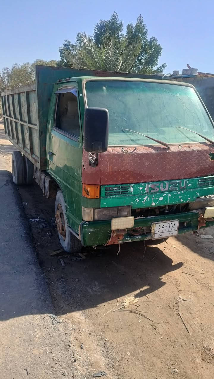 السلام عليكم ازوزه للبيع موديل 92 مكينه وكير بل صندوك مال كيه سعر 22 بيه مجال مكان 
كربلاء رقم الهاتف ***********
