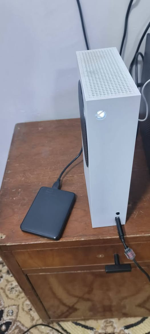 اكس بوكس سيريس اس مستعمل نضيف جدا شرط الفحص مساحته 512 مع الكارتون و جميع ملحقاته مع UPS 3000 va شرط تحت الضمان
اكس بوكس سيريس اس مستعمل نضيف جدا شرط الفحص مساحته 512 مع الكارتون و جميع ملحقاته مع UPS 3000 va شرط تحت الضمان

مع يدات العدد 2 الاصليه مال الجهاز و يده كيم سير مع الكارتون
مع هارد 1 تيرا
مع بطارات يده عدد 2 
مع حسابان الاول يوجد به جميع اجزاء كول اوف ديوتي و الثاني ردد ردبشن 1 و 2 و الفيفا 26 و البيس 26 مصارعه 23 و رزدنت ايفل من 2 الى 6 و الفلج كراند 4 و 3 و سان اندرياس و سكرو و ذا وجرر هذا كله ب 600 و بي مجال للشراي للتواصل ***********
عنواني بصره ابو الخصيب
