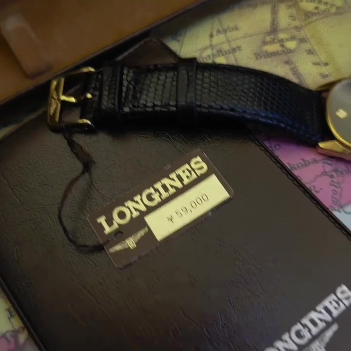 ساعة لونجين إليبس دايموند بيب..

Longines Ellipse "Diamond Pip" المرجع 1093

الحركة يدوية التعبئة (Manual Winding) من طراز 1847.4 .Cal .

التصميم تتميز بقرص أسود، هيكل ذهبي، وماسة صغيرة عند علامة الساعة 12

قطر ساعة 

الأبعاد بدون التاج : ۲۸ ۳۲ مم

السماكة : 1.5 مم

، عرض العروة : ۱۸ مم

، المسافة بين العروات: ٣٦ مم

كامل مرفقات 

تعرض في مزاد غدآ يوم الاثنين على تيك توك


**إذا كنت صاحب هذا الإعلان وتريد حذفه لأي سبب، رجاءا أرسل رسالة إلى الدعم الفني**