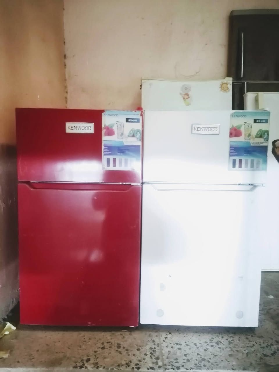 السلام عليكم معرض جميل ابو محمد لبيع الثلاجات والمجمدات والعارضات باسعار مناسبة وبيهن مجال النوعيات كلة تركي الاصلي واي قطعة تاخذهة الك بيهة ضمان شهر كامل اي اشكال بيهة ترجع ولمن يرغب يتوفر تصليح لجميع اجهزة التجميد مثل الثلاجات والمجمدات وغيرها ويتوفر توصيل مكان المعرض بغداد مدينة الصدر قطاع 24 الشراي يتصل علة الرقم***********
