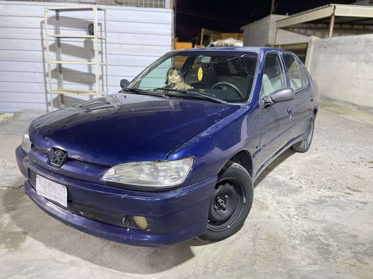 السلام عليكم بيجو 306  للبيع رقم بغداد صاحبهه مسافر ابيعها ع وضعيتها مكفوله دوله وعشائر محرك وكير وصدر وتايرات جدد باتري جديد تبريد ثلج ❄️ الداخل دوشمته كاعيه وكشنات بالموصل قبل اسبوعين 
السعر 28  ورقه وبيهه مجال بسيط الشراي يتصل ***********
