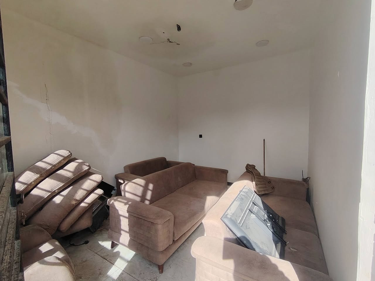 مشتمل للبيع كوت حي الحكيم شارع معارض بيت شريجي او محطة الواسطي مساحه 100متر5×××20 بناء طابوك سكف صب حديث غير مسكون
يتكون من... غرفة نوم... هول... مطبخ... استقبال.. مجمع صحيات.... كراج........
#للاستفسار_مرجعة_مكتب_الريان_الاستثمار_العقار_
كوت_حي الحكيم شارع علاء غريب او قرب أسواق باب الحارة 
بإدارة حسين ابوسند الركابي 
***********
