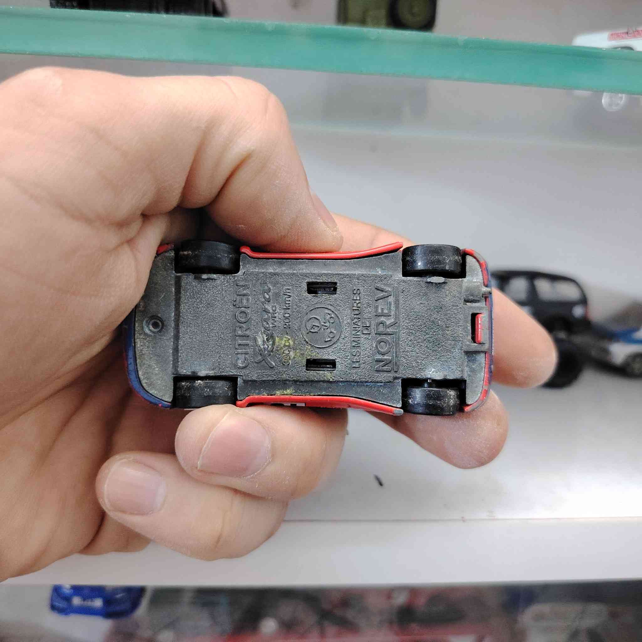 من رخصة الادمنيه إعادة النشر المجموعة للبيع وتم تخفيض السعر( لعدم التفرغ) أحجام مختلفه ٨٧ و٦٤و٥٠ و٤٣ و٢٤ وشركات مختلفة كورجي وهوت ويلز و جوني لايتنگ وگرين لايت وشركات أخرى وانشائيات  وباقي الصور بالتعليقات موبايل/ ***********
