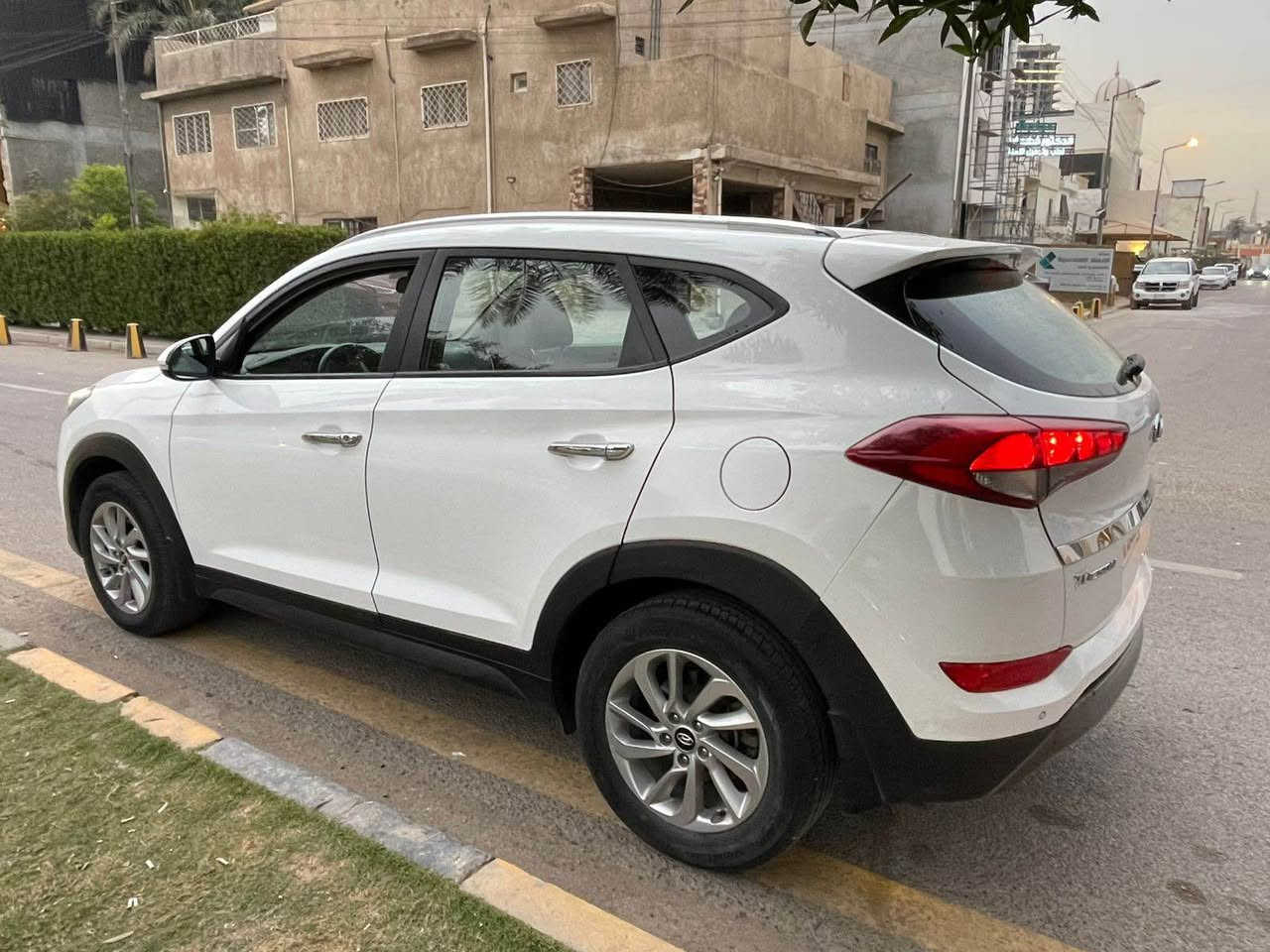 سلام عليكم توسان 2017 خليجي ماشيه 160 بيها بارد فقط بدون صبغ تحكمات شاشه كشن كهرباء فورويل مكينه GDI 2400 رقم اربيل الجديد السعر 175 ورقه وبيها مجال بسيط مكان السياره اليرموك الاربع شوارع الاستفسار *********** صهيب بغداد, العراق
