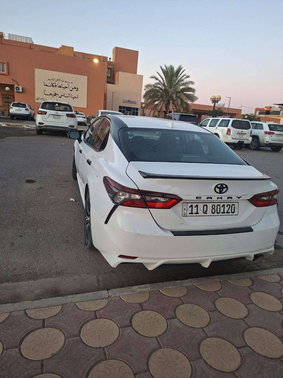 كامري موديل 24
مواصفات se
حادثه ربع الجاملغ الخلفي وحافة قبق الجنطه 
تخم تاير تبريد السياره جاهزه رقم بغداد 
ماشيه 54الف كيلو 
السعر 22الف وبيه مجال قليل 
مكانه الانبار الفلوجة 
***********
