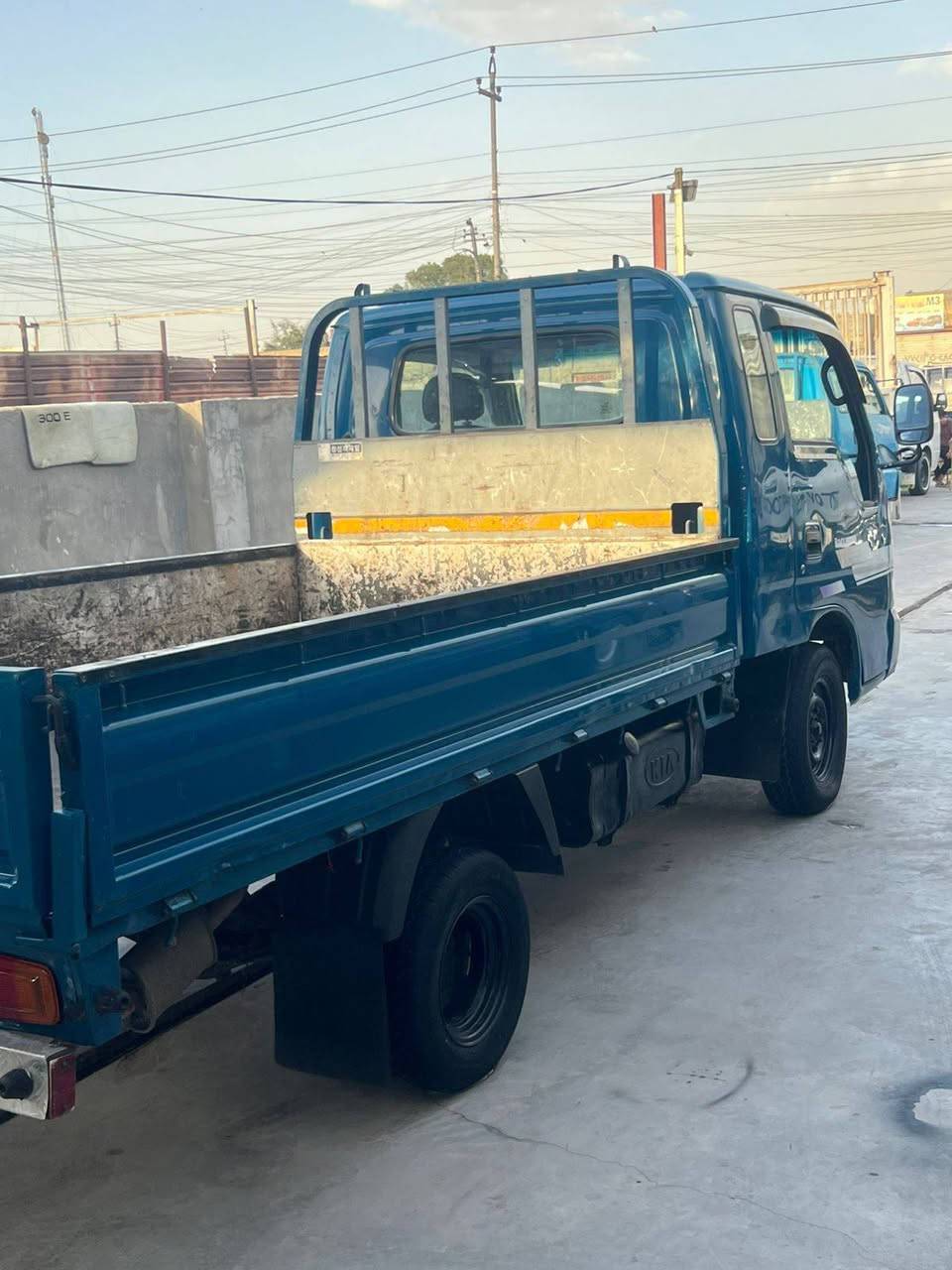 ام عيون ٢٠٠٢ بدون صبق فقط الباب الخلفي كير مكينه شاصي مكفول رقم شاصي شعار مثبت سياره خير من لله مكاني بغداد قماره ثابت سعر ٧٨ اوبي مجال شي بسيط ***********
