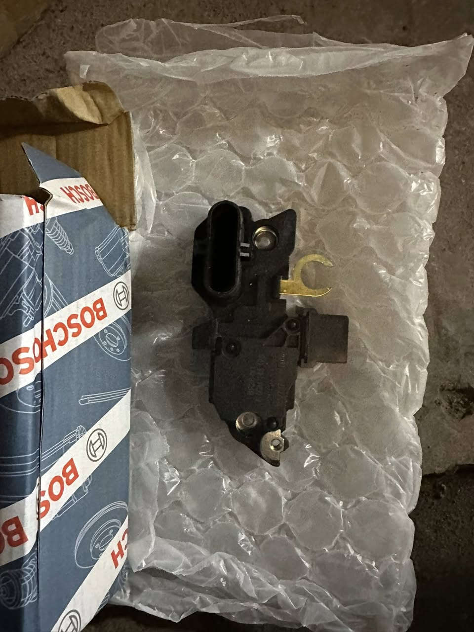 السلام عليكم
يتوفر وجبة كرت داينمو  24 ڤولت منظم الشحن ويخص الشاحنات
مرسيدس بنز (Mercedes-Benz) مثل طراز "أكتروس" (Actros).

شاحنات ايفيكو (Iveco)،

 داف (DAF)، 

فولفو (Volvo)، 

ورينو

القطعة ب 30 الف بووش الاصلي الالماني

ويوجد توصيل كافة انحاء العراق 

خلال 24 ساعه يوصلك للباب

للحجز والاستفسار يرجى 

مراسلتنا واتساب حصرا

***********

واتساب
