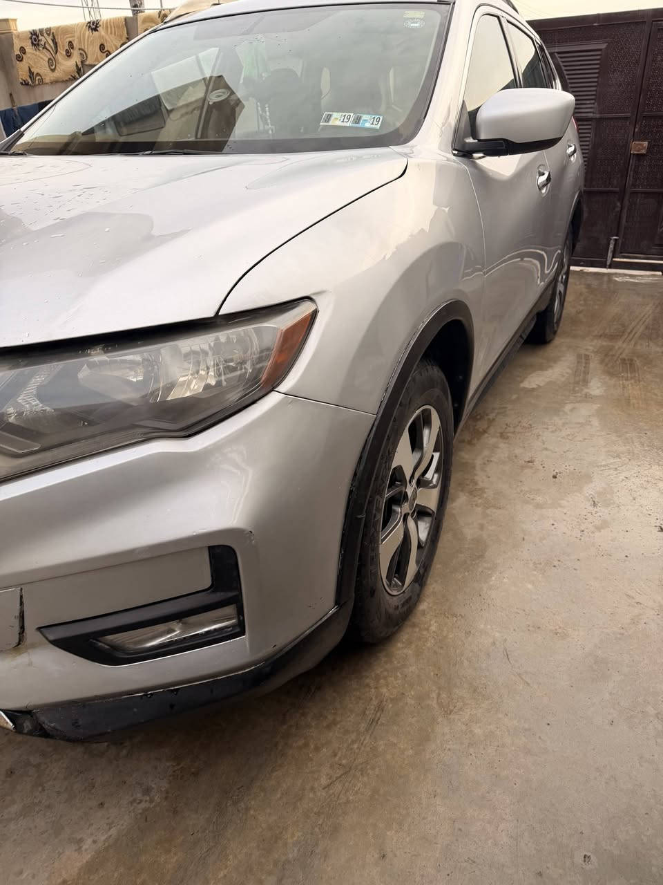 نيسان روج 2017 كير محرك بشرط بيه أربع قطع صبغ 
ورد أمريكي  بامريكا بونيد و جاملوغ ايرباك ستيرن بل العراق حفت الباب و جاملوغ امامي يعني بين الاثنين صاير 
مكان سياره موصل برطله 
سعر 135بي مجال 
***********او ***********
