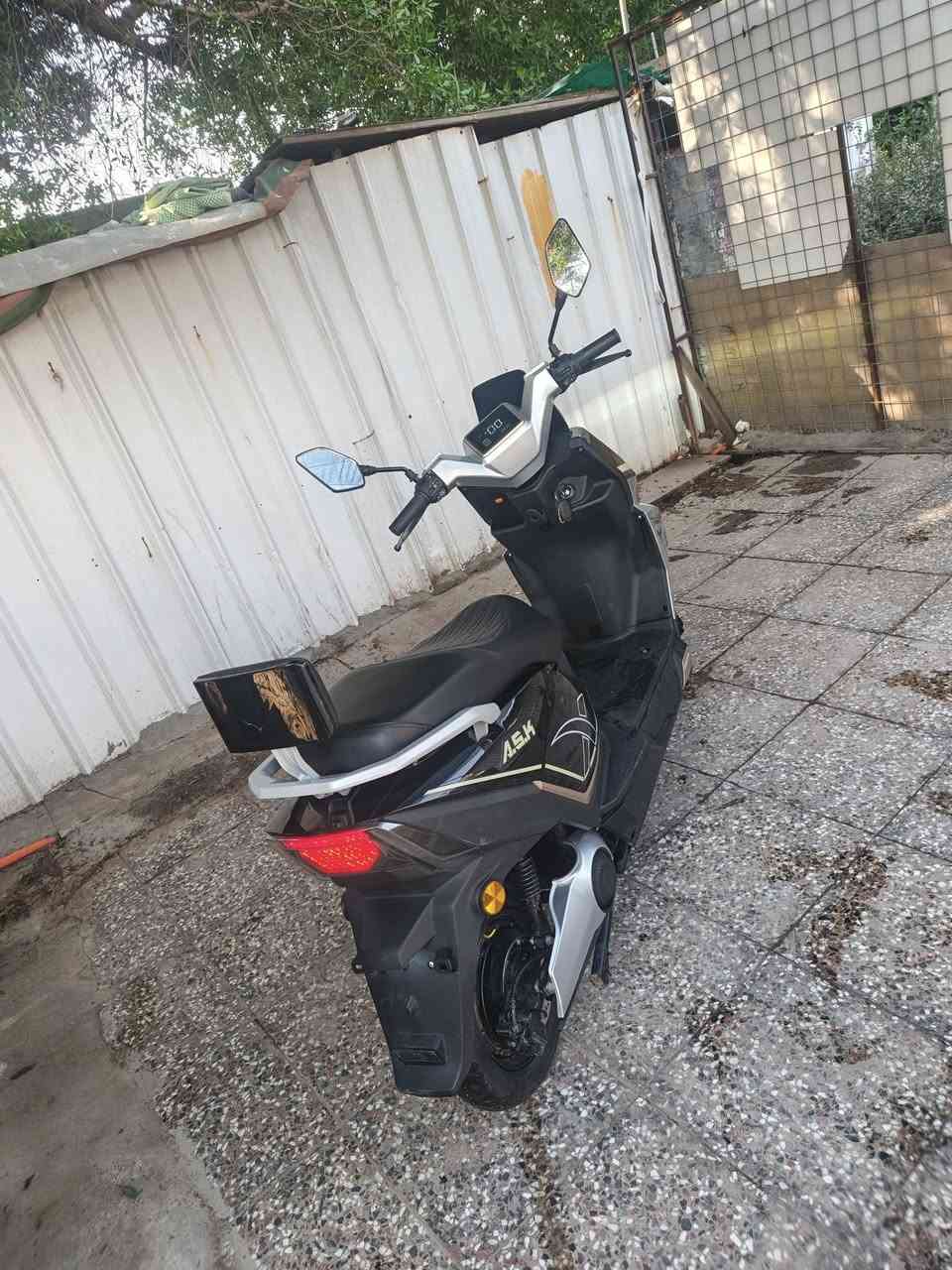 دراجه شحن للبيع  *********** موديل ٢٥ ما ماشية هواي مكان حي الجهاد سعرها مليون
